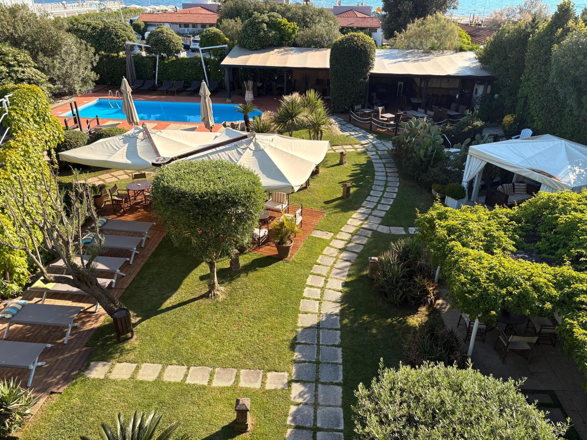 Hotel Atlantic Marina Di Carrara Esterno foto