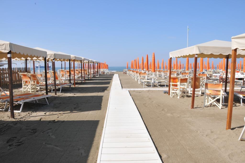Hotel Atlantic Marina Di Carrara Esterno foto